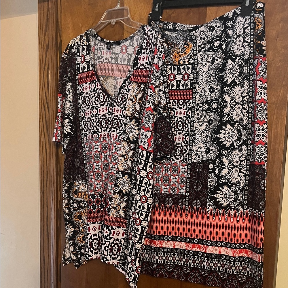 Jules & Leopold Patterned short sleeve skirt set!
